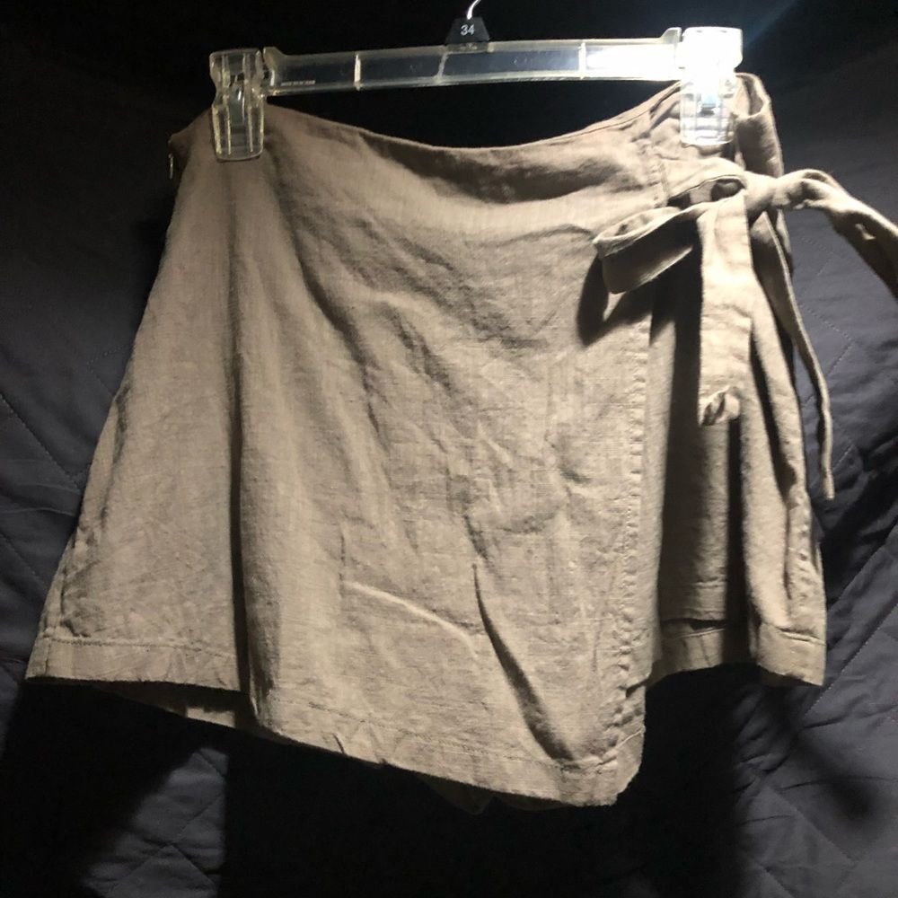 ❤️🔥FREE WHEN ADDED TO BUNDLE❤️🔥
SHEIN Brown Wrap Shorts #1118